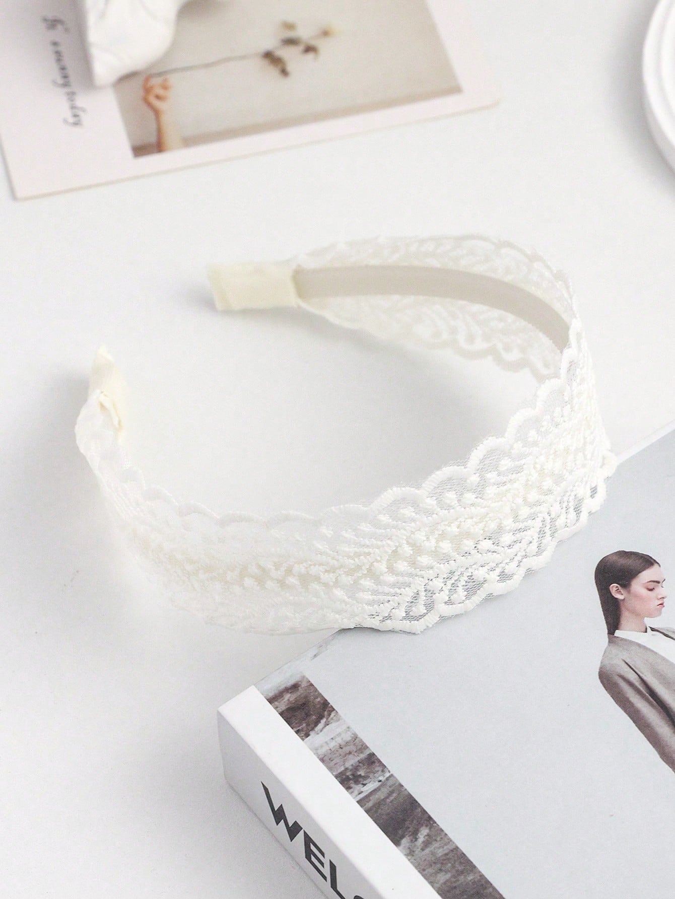 تاج رأس واسع مزخرف بالدانتيل بوهو