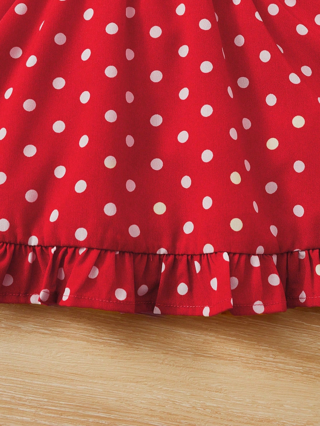 فستان كامي بناتي بنمط النقاط المذهبة و جنزير مزين بطبقات