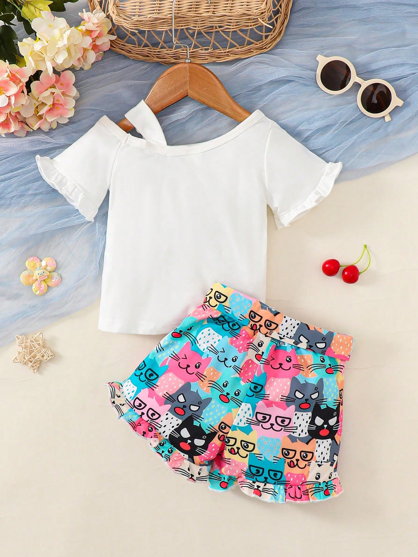 تيشيرت وسروال قصير بأكمام واسعة ورقبة غير متماثلة ورسومات كرتونية للأطفال