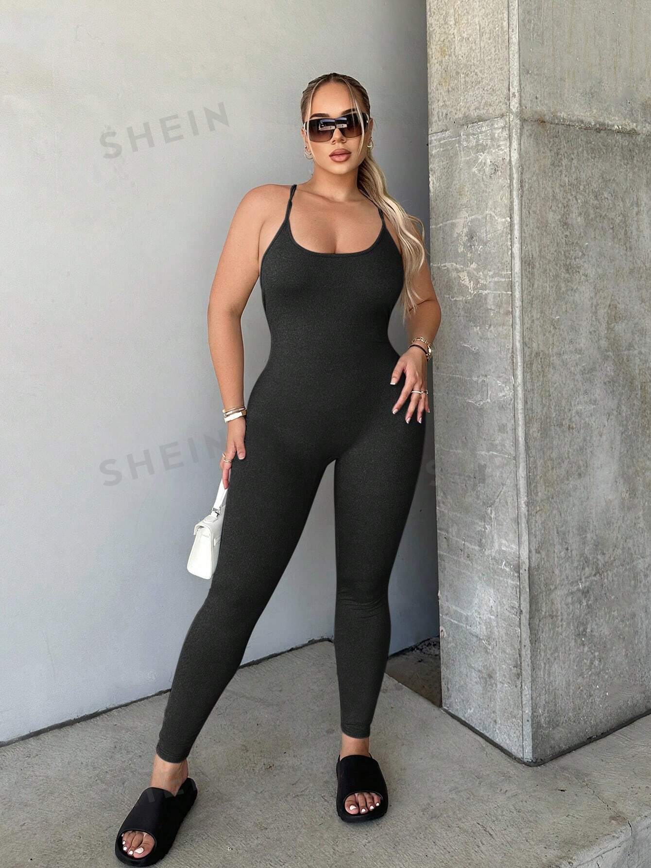 جمبسوت ضيق كامي موحدة اللون