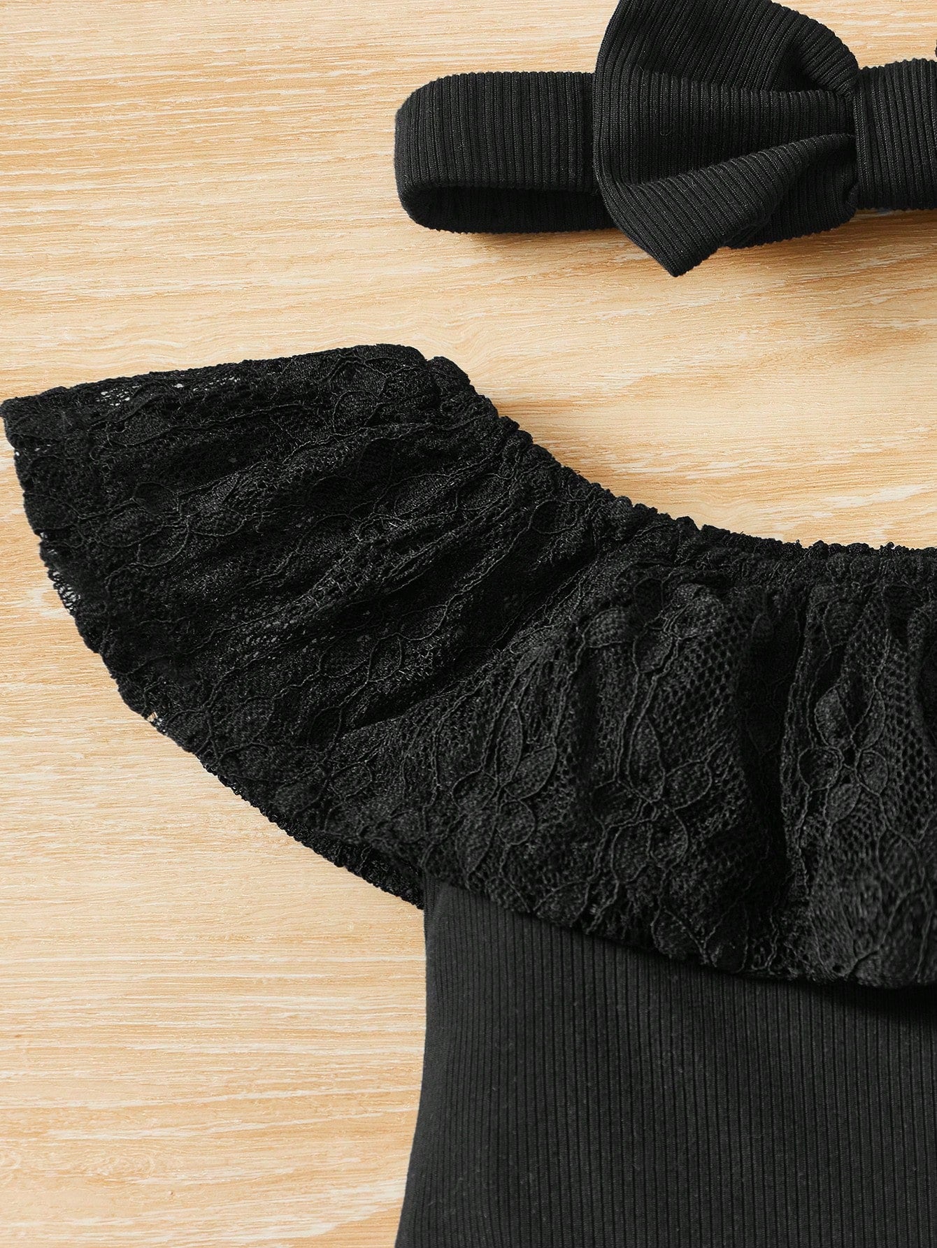 بوديسوت دانتيل متباين اللون مقلم بكشكش مكشوف الكتف للاطفال