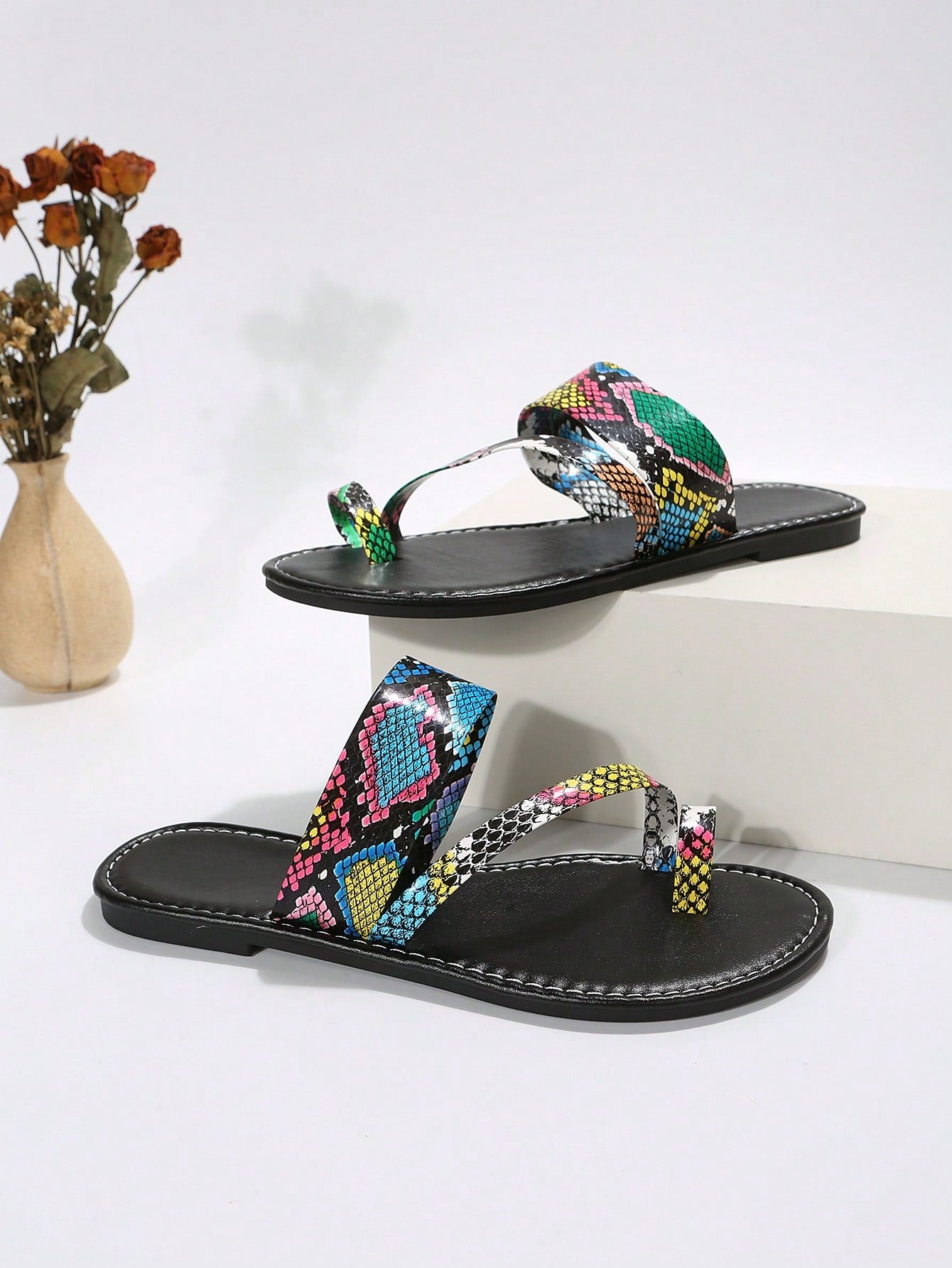 صنادل غير تقليدي للنساء ، صنادل رباط منقوش بجلد الأفعى