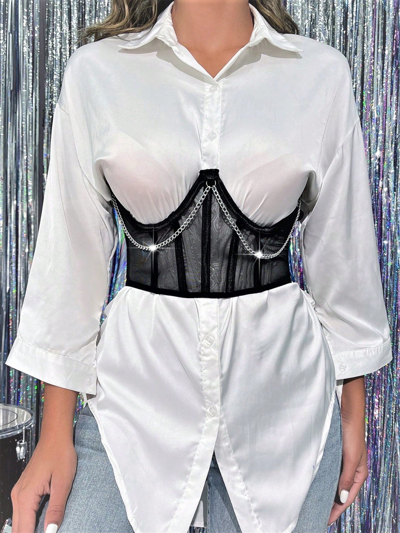 حزام خصر متصل بسلسلة شريط شبكي بدون بلوزة