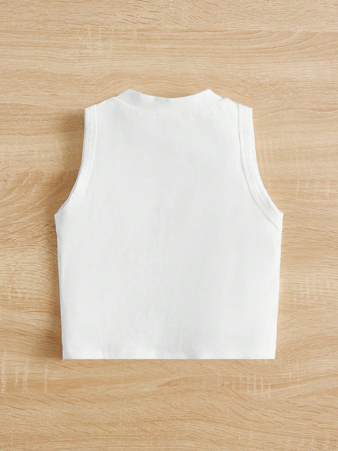 قميص بدون أكمام كاجوال للفتيات الصغيرات برقبة دائرية بدون أكمام مع الحد الأدنى من طباعة القلب، مناسب للصيف