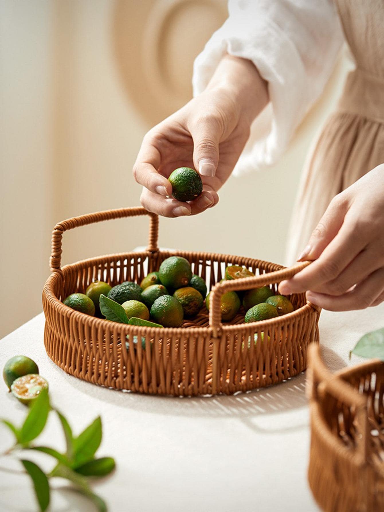 سلة موحد اللون قطعة واحدة