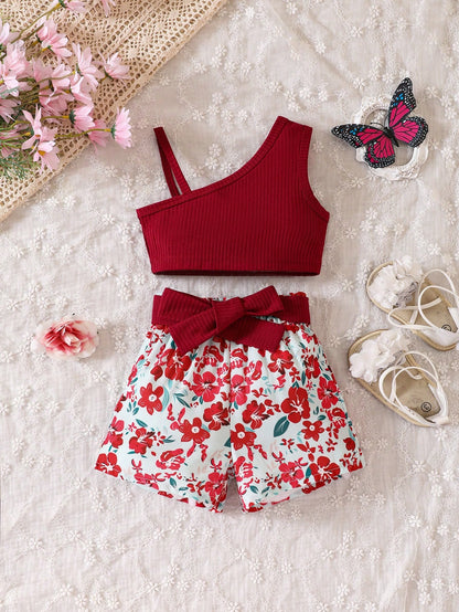 لباس علوي رقبة غير متناظرة للرضع الأنثى وشورتات زهرية مطبوعة مع حزام