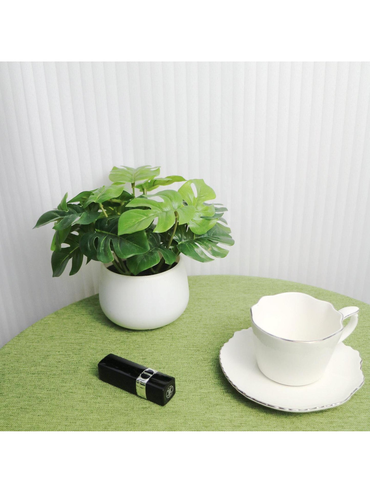 نبات صناعي بوعاء قطعة واحدة