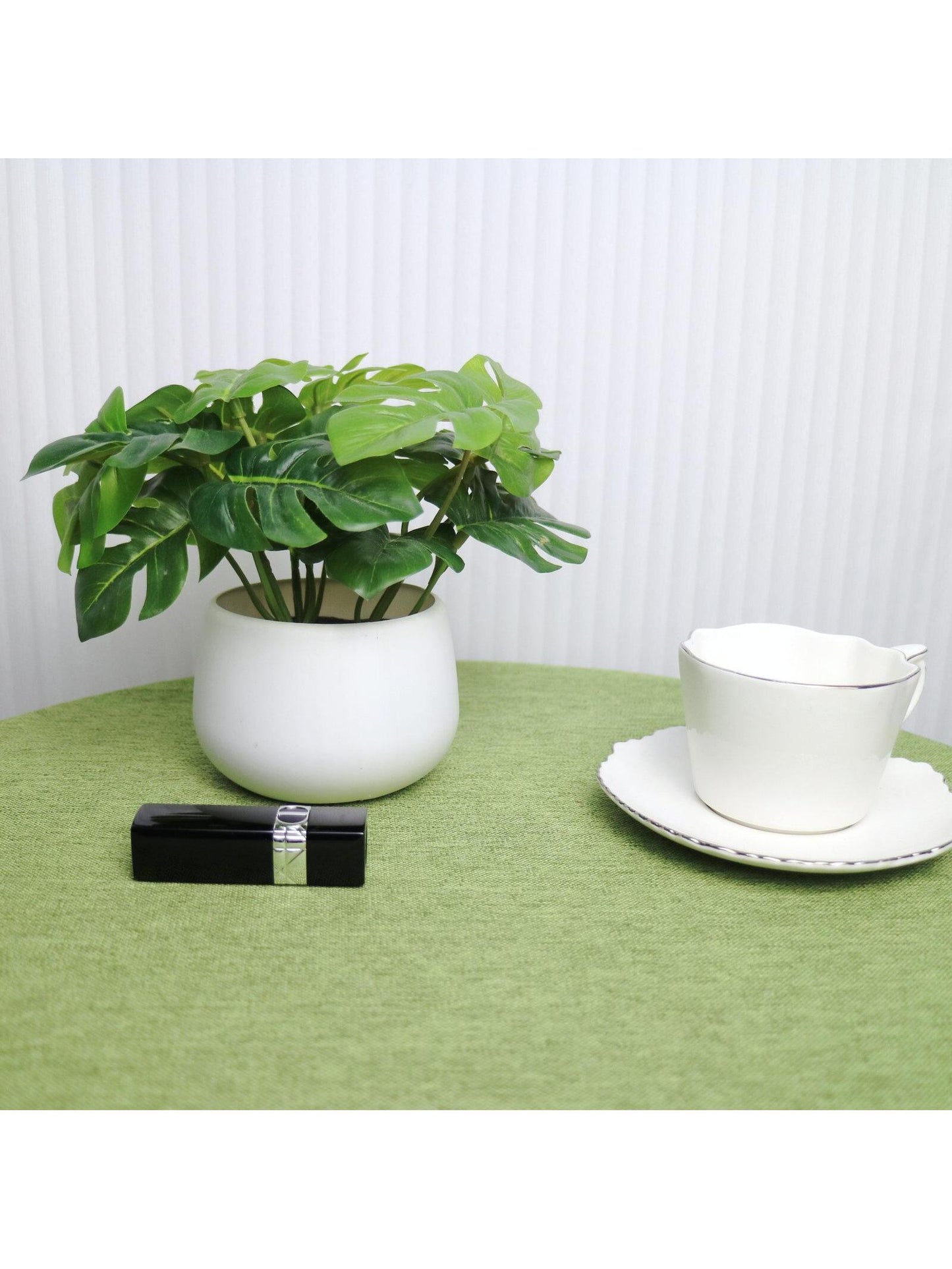 نبات صناعي بوعاء قطعة واحدة