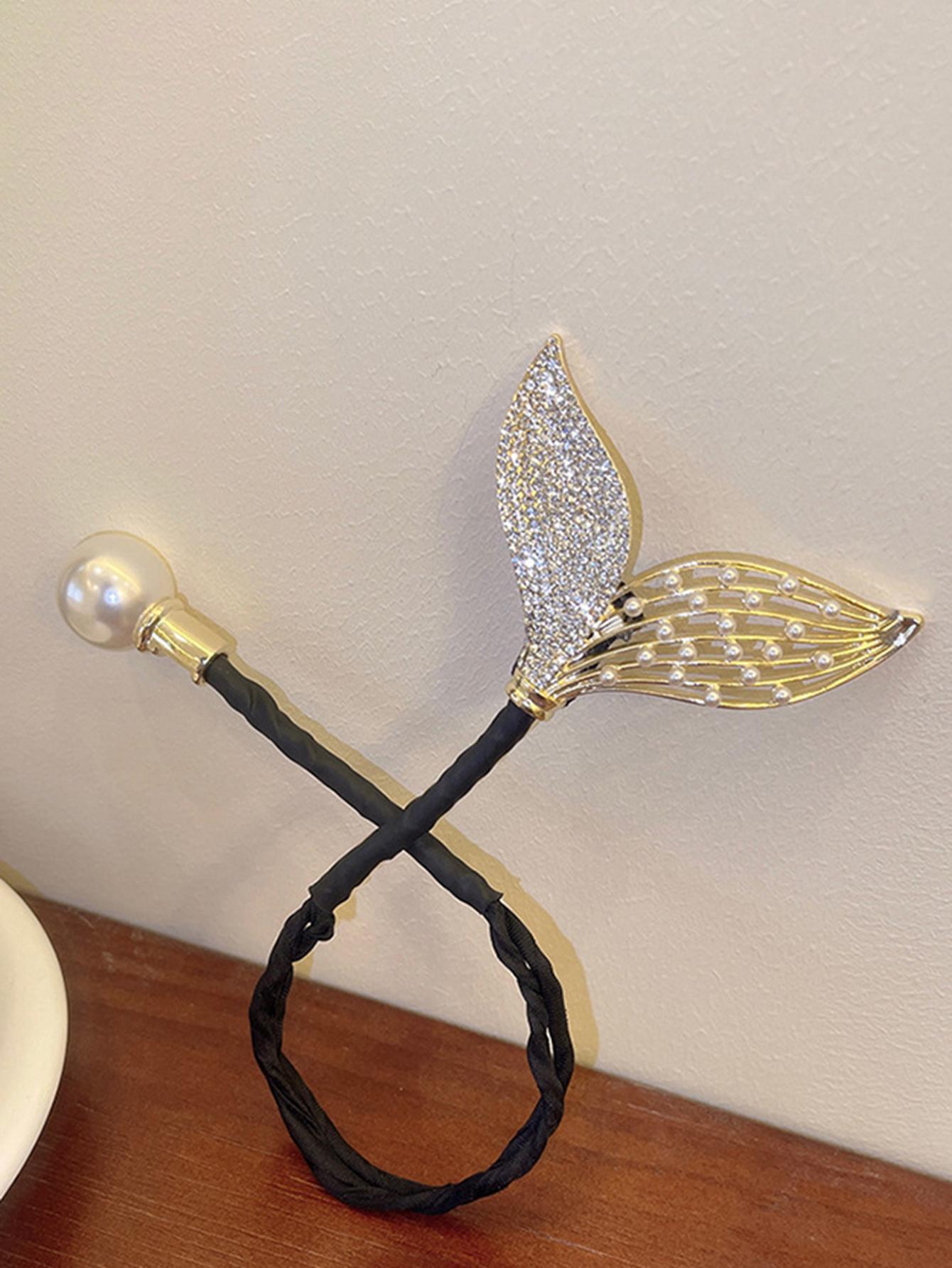 مطرز باللؤلؤ والحجر الكريم بشكل ذيل السمكة