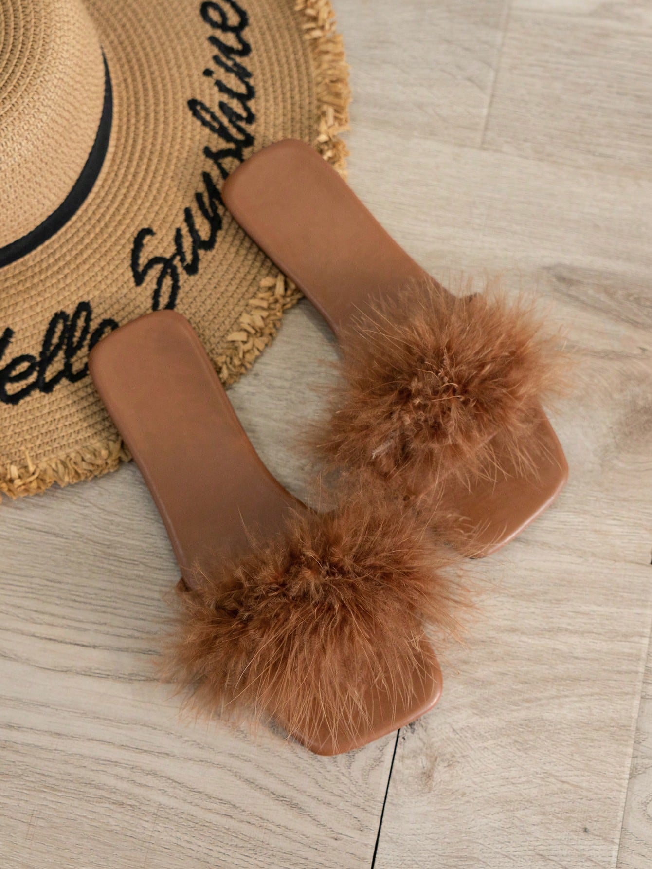 صندل نسائي مسطح منفوش ديكور ، صنادل براقة باللون البني