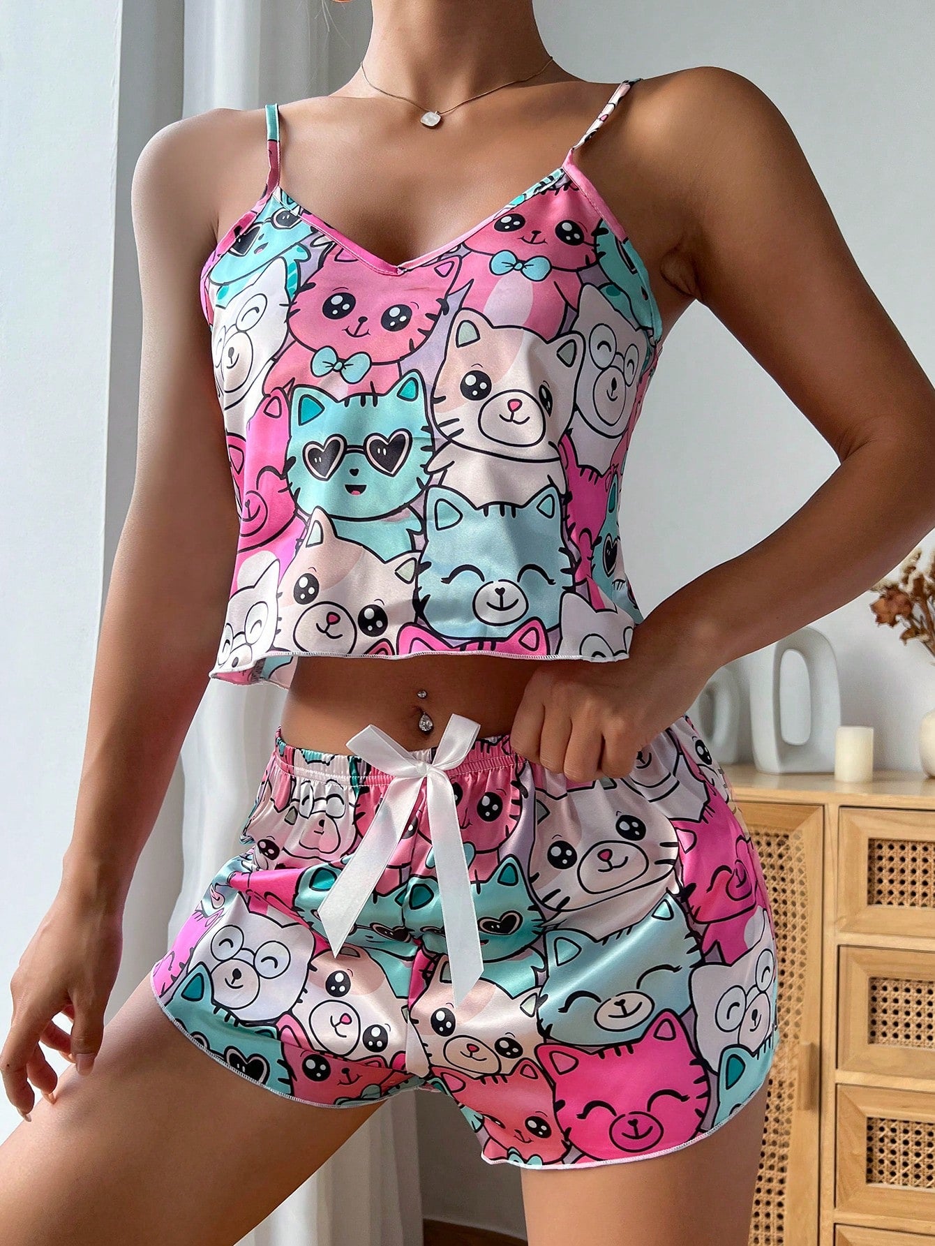 طقم بيجامة / بيجامة مع وشاح أمامي برسوم كرتونية