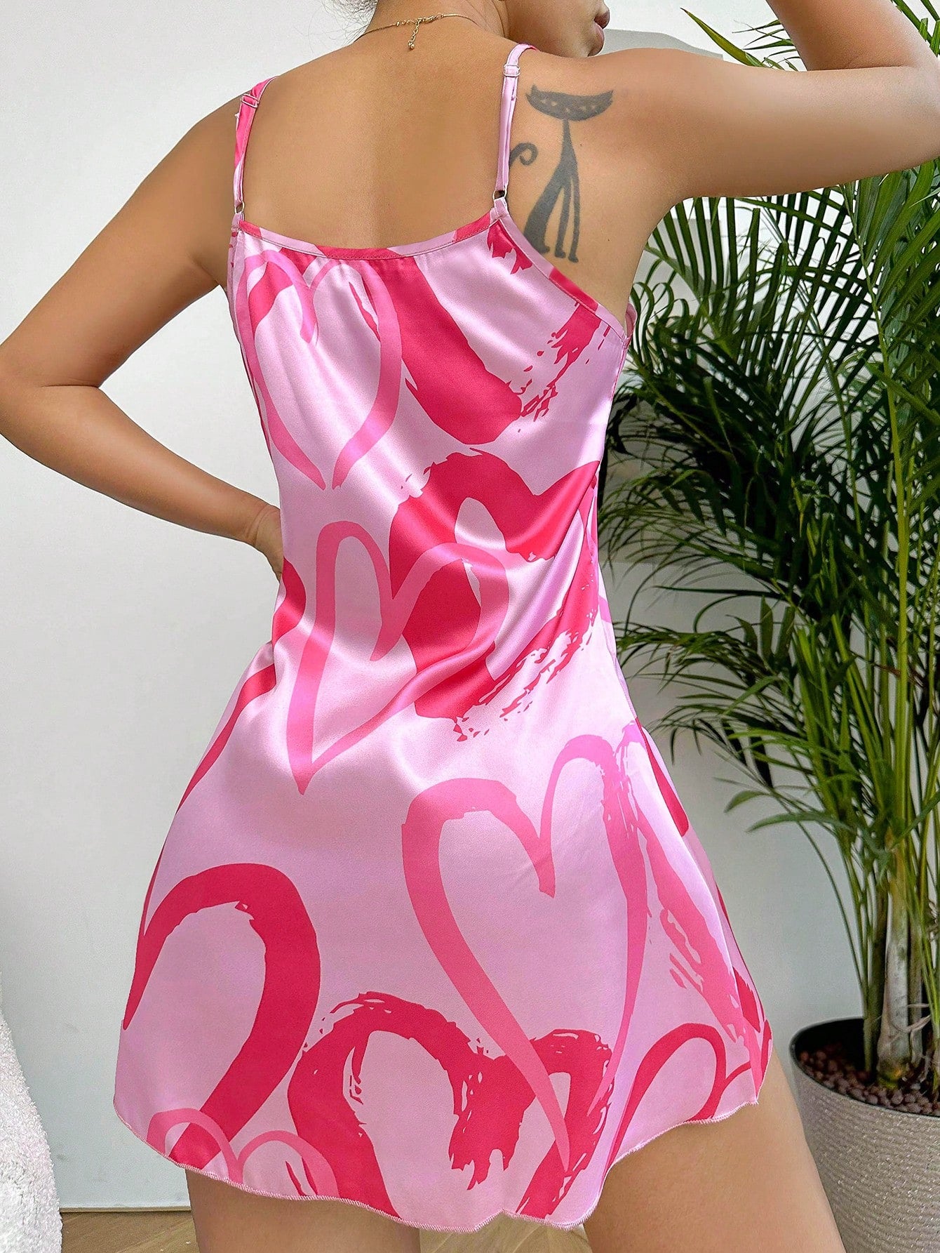 قميص نوم حريري بطباعة القلب