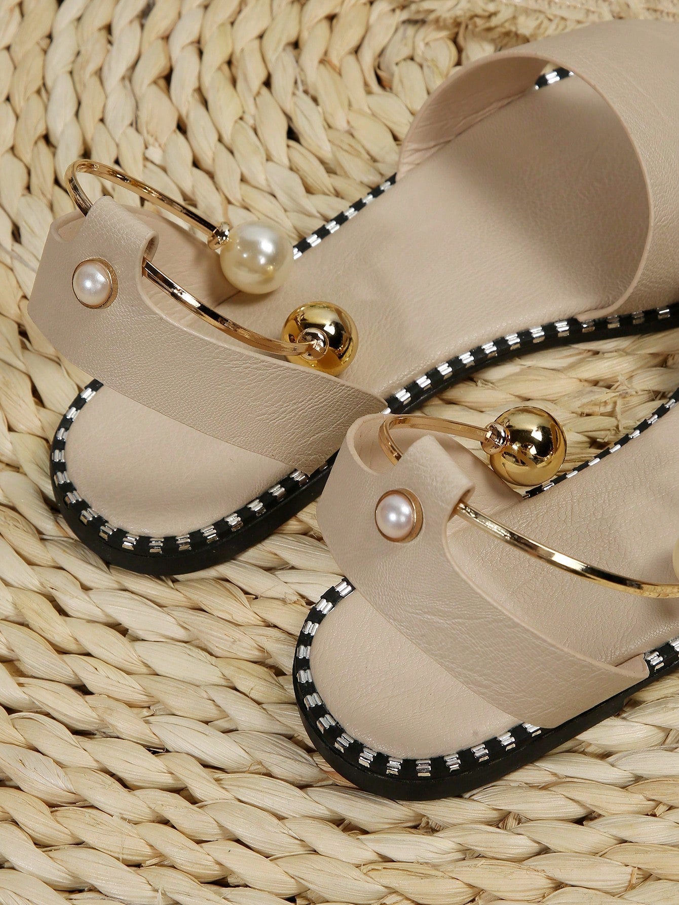 صنادل مسطحة نسائية