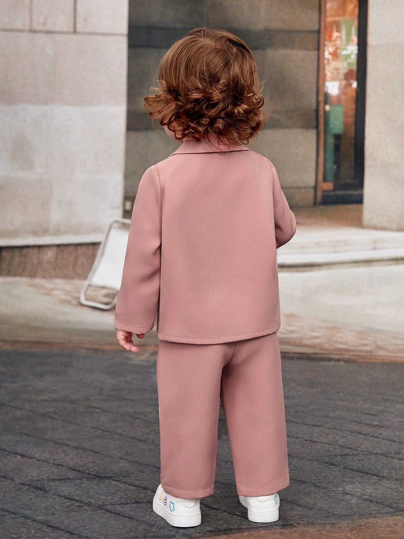 أطقم للأطفال البنات