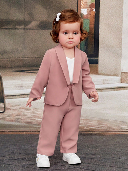 أطقم للأطفال البنات