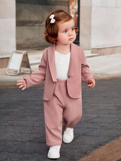 أطقم للأطفال البنات