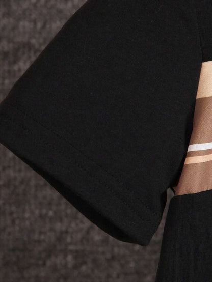 مجموعة لطفل صغير تتضمن تيشيرت مربعات مع رسالة وشورت وقبعة