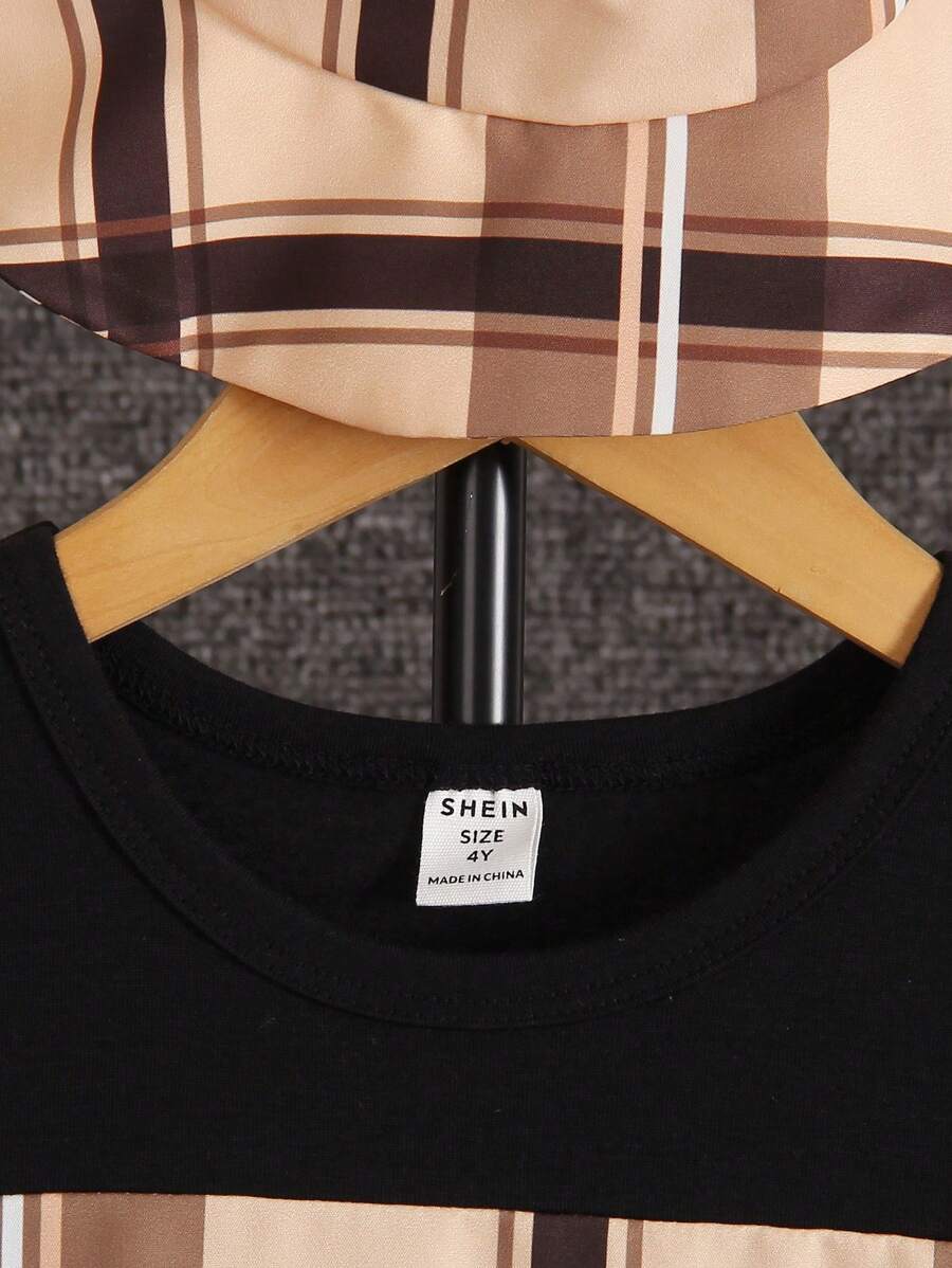 مجموعة لطفل صغير تتضمن تيشيرت مربعات مع رسالة وشورت وقبعة