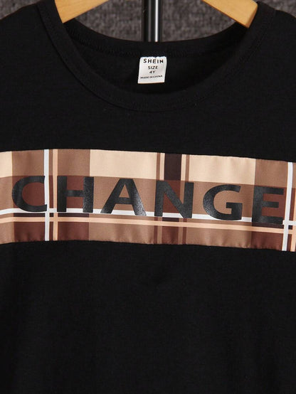 مجموعة لطفل صغير تتضمن تيشيرت مربعات مع رسالة وشورت وقبعة