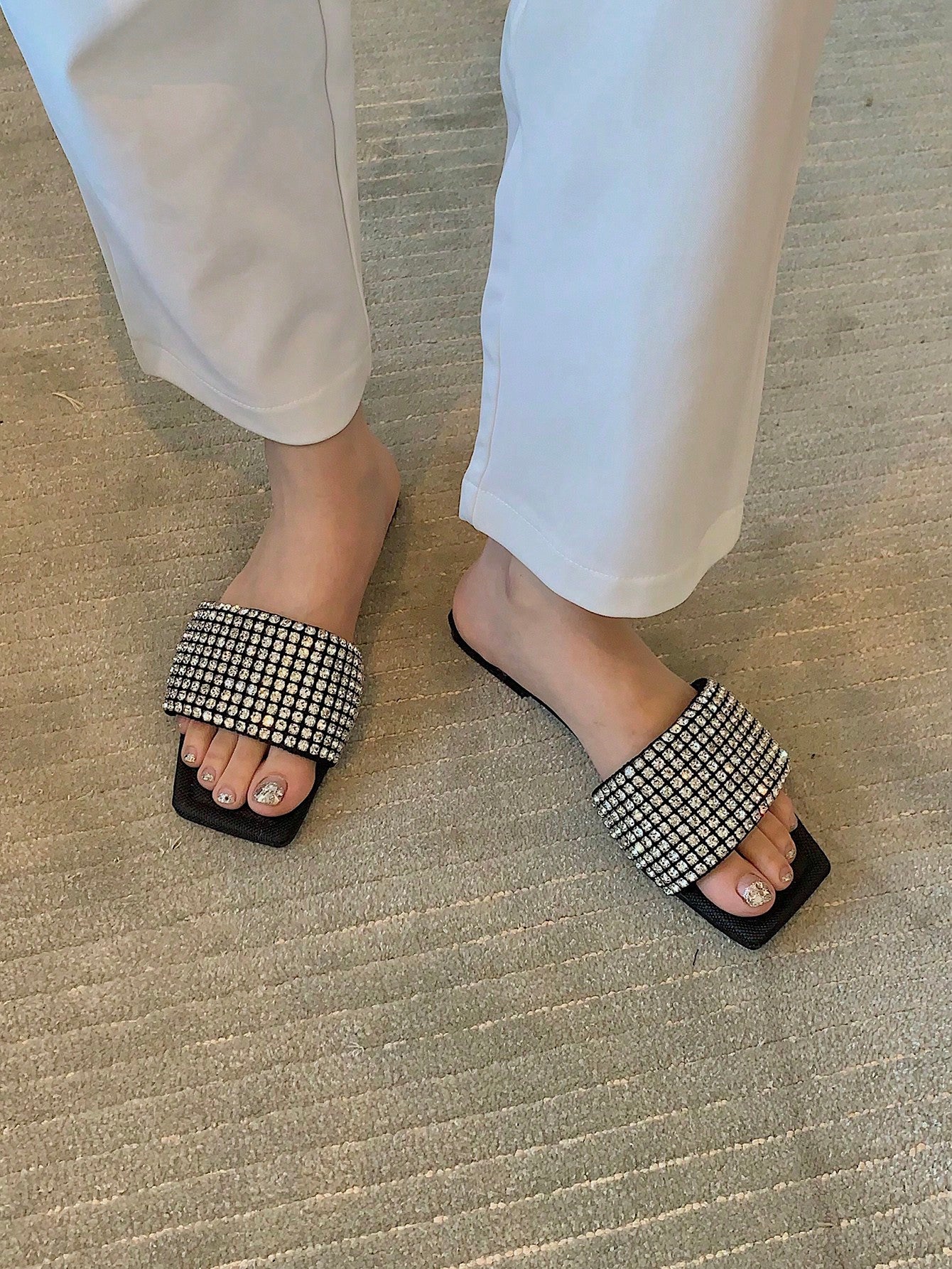 صنادل شقة نسائية بزينة الراينستون، شبشب خارجي أنيق ومريح للصيف