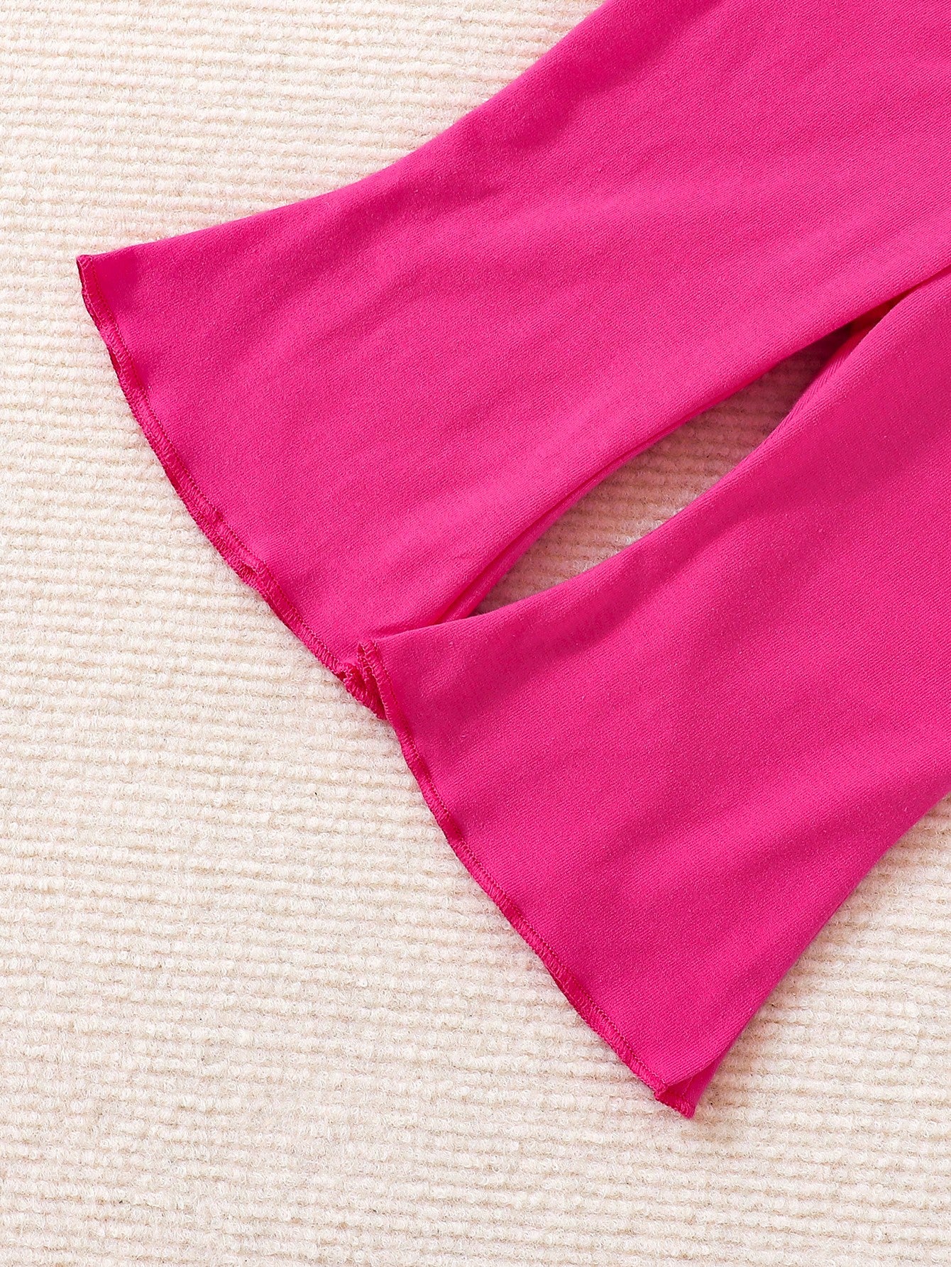 بدلة طفلة رضيعة مشدودة مع أزرار أمامية وأرجل دائرية