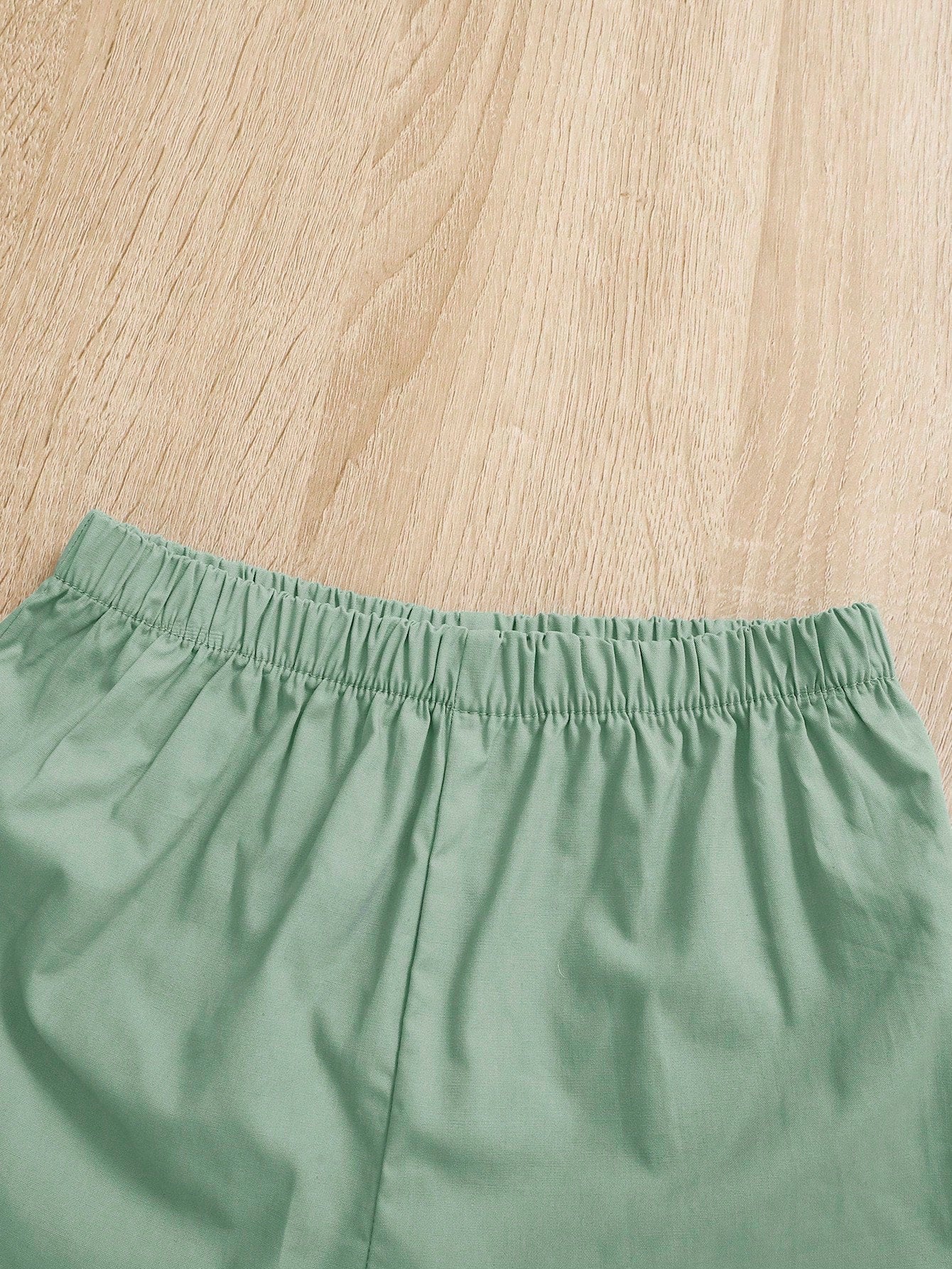 شورت مع لباس علوي لونين تفاصيل مرقع بعبارة سحاب نصف قبعة للاطفال