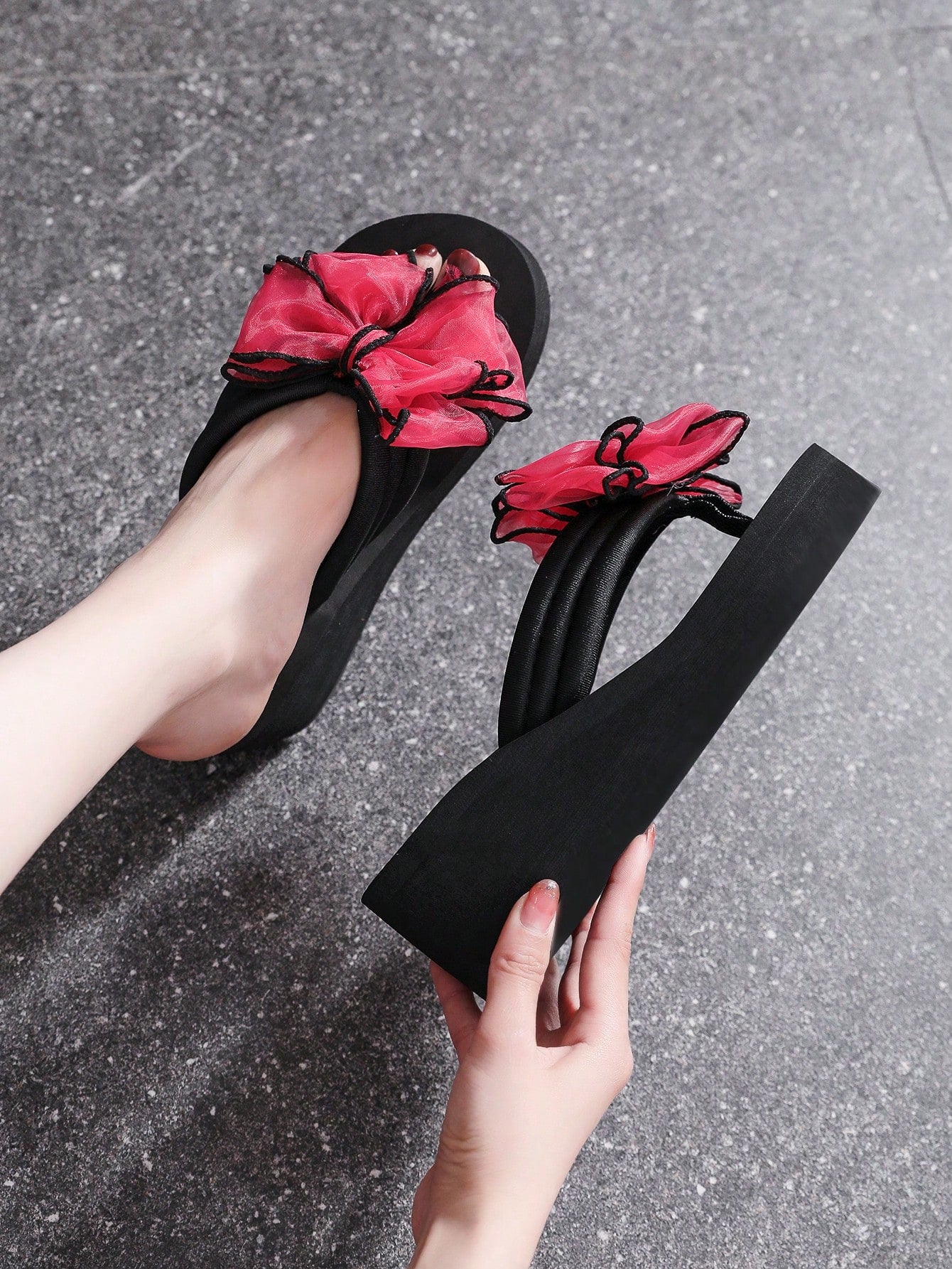 موضة شباشب للنساء , مزخرف بعقدة الفراشة اصبع قدم تصميم شبشب