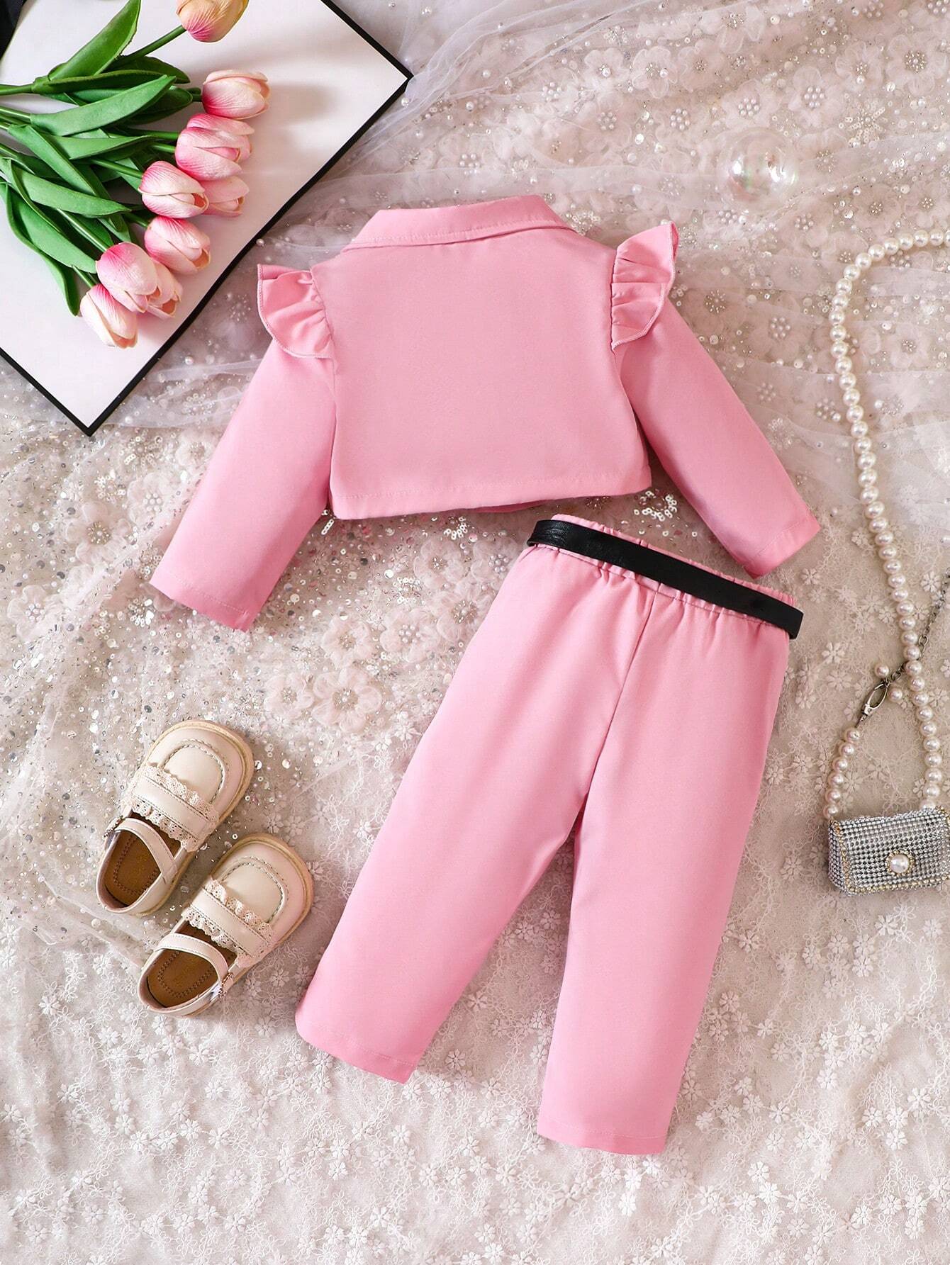 أطقم للأطفال البنات