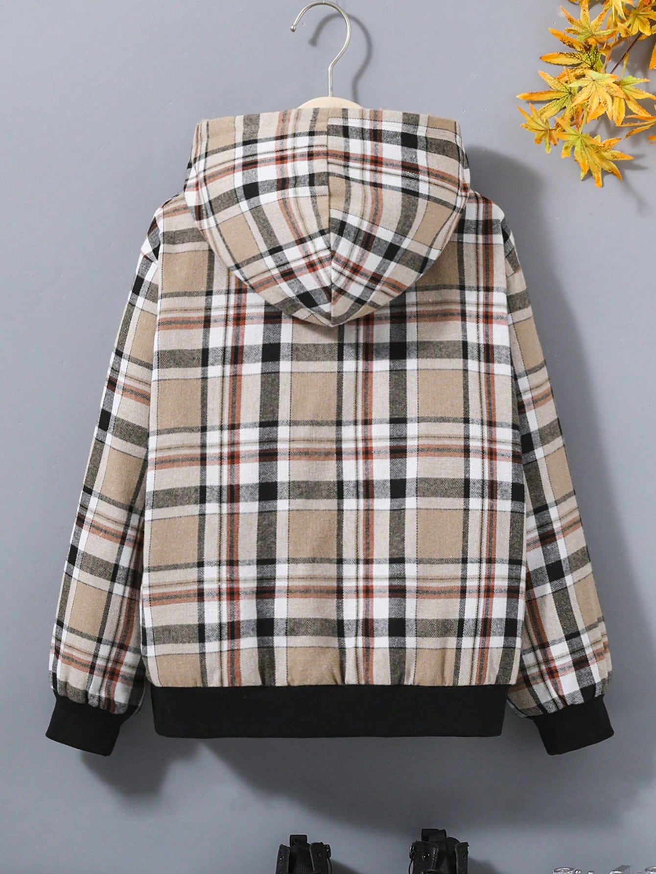 جاكيتات فتى صغير