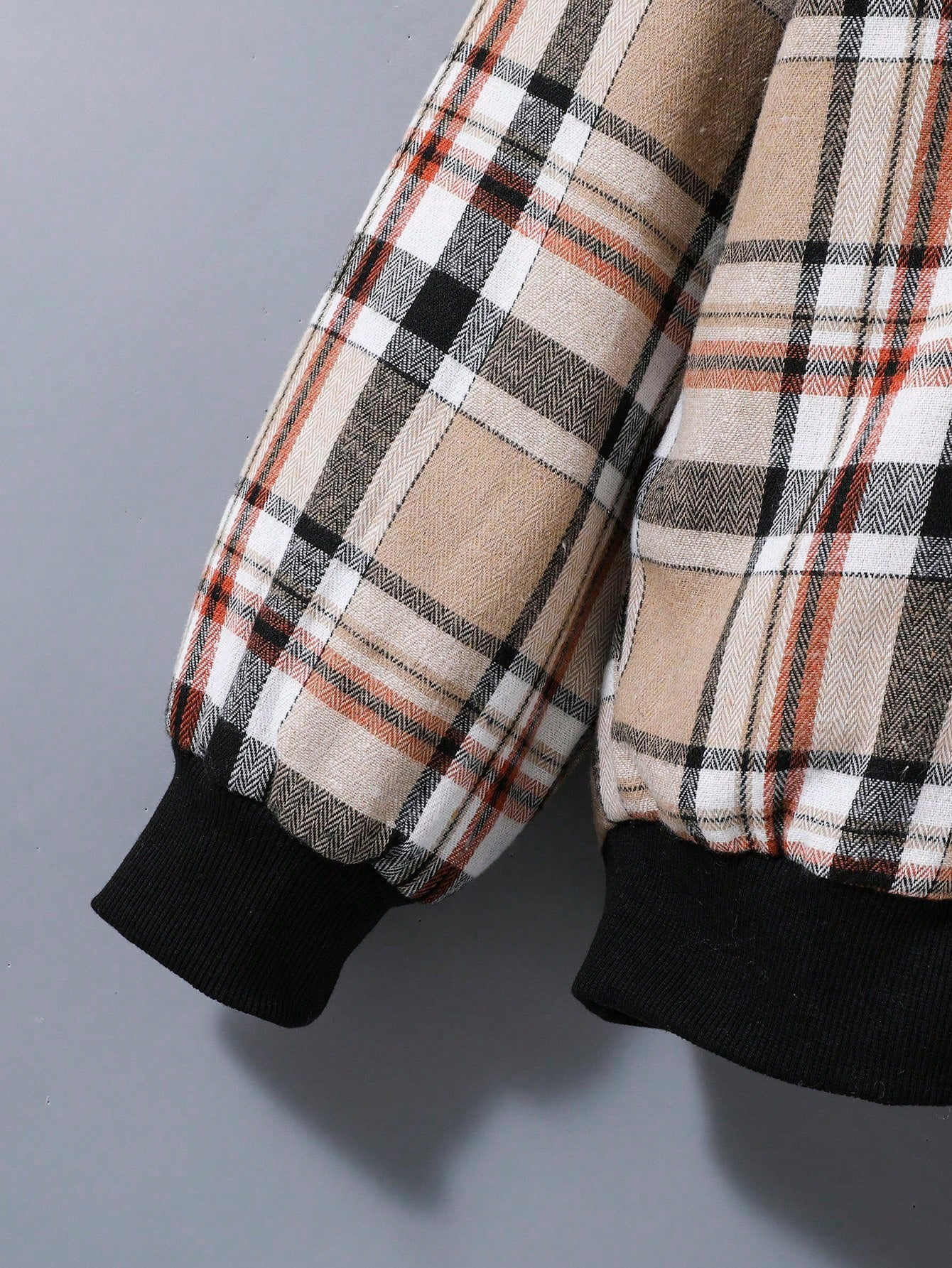 جاكيتات فتى صغير