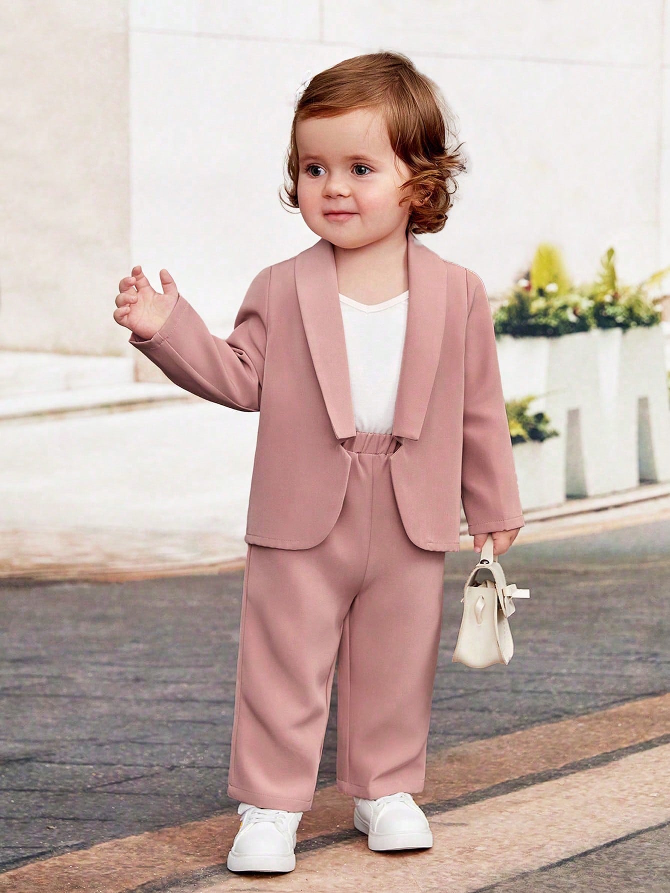 أطقم للأطفال البنات