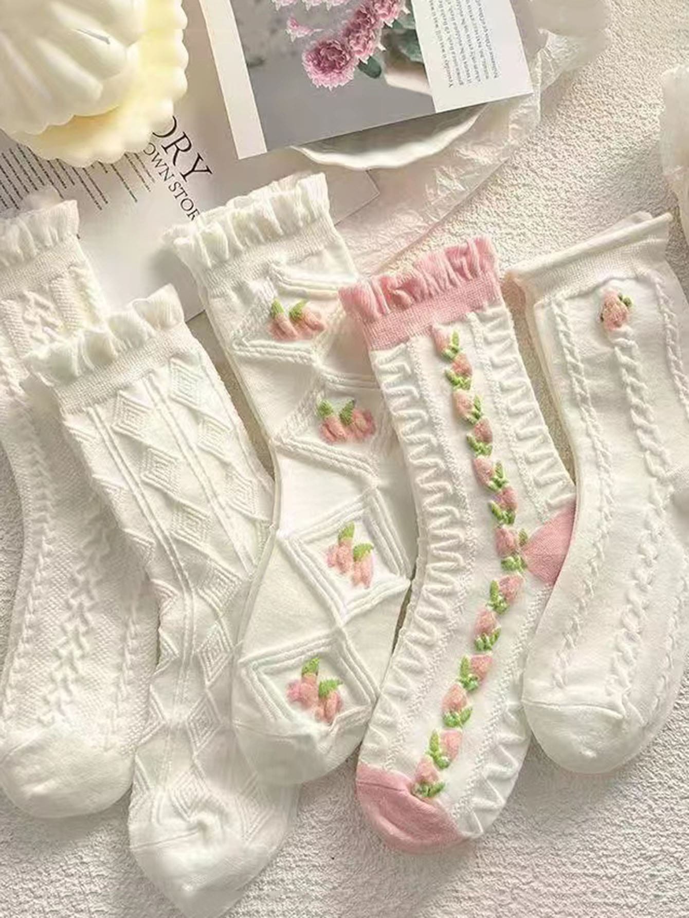 جوارب منتصف الساق الوردية والبيضاء الكورية المختلطة 5 أزواج ، مناسبة للأزياء والرياضة والمطابقة اللطيفة في الربيع والخريف