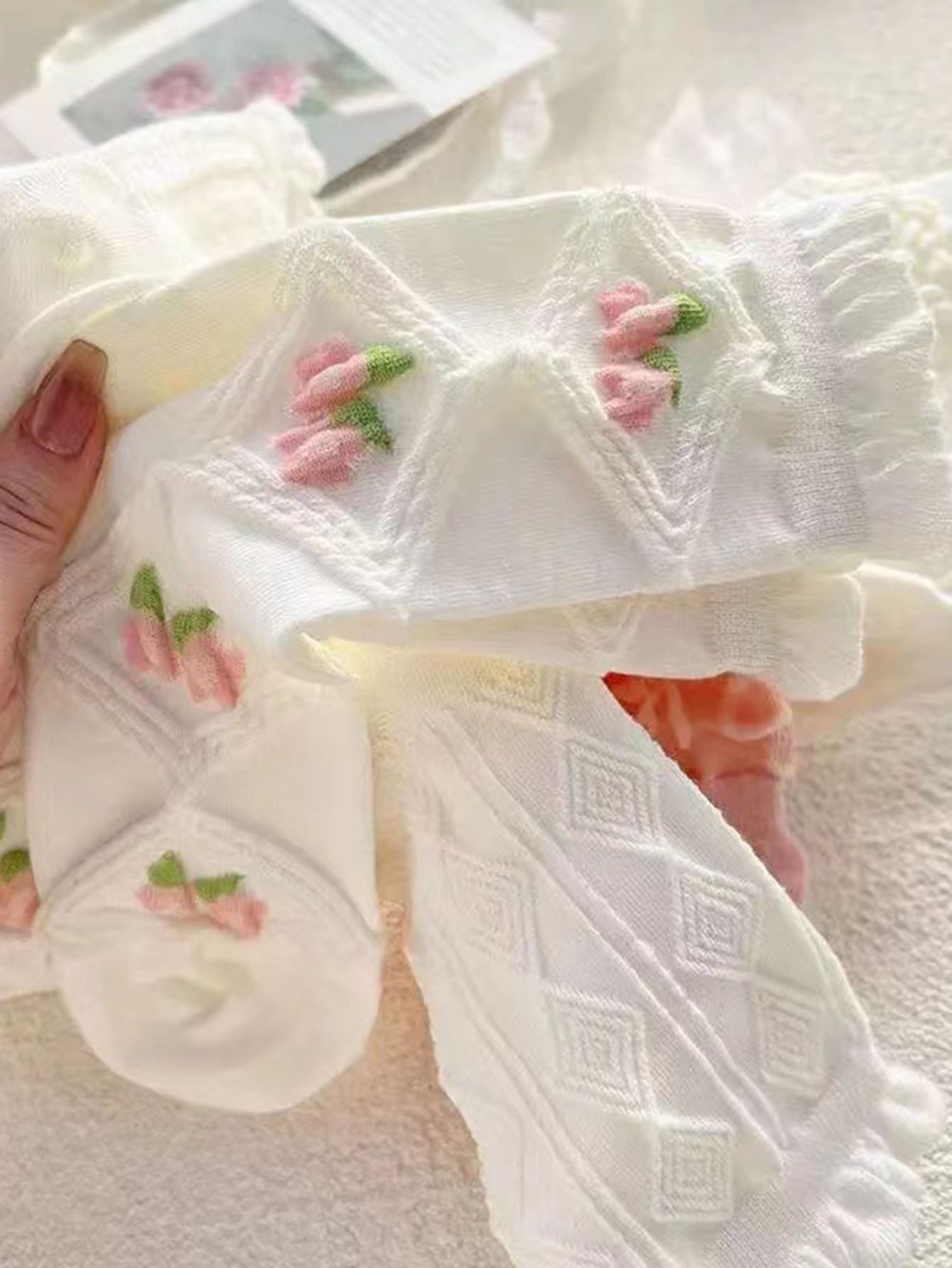 جوارب منتصف الساق الوردية والبيضاء الكورية المختلطة 5 أزواج ، مناسبة للأزياء والرياضة والمطابقة اللطيفة في الربيع والخريف