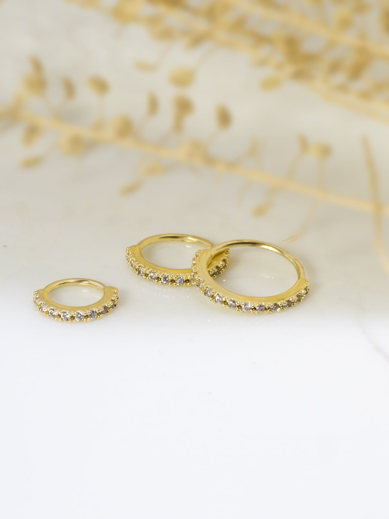 حلق الأنف الزهري المربع الزخرفي المذهب