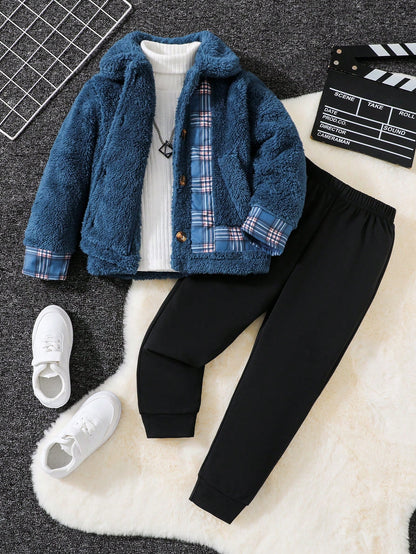 طقم عصري مكون من قطعتين للأولاد الصغار