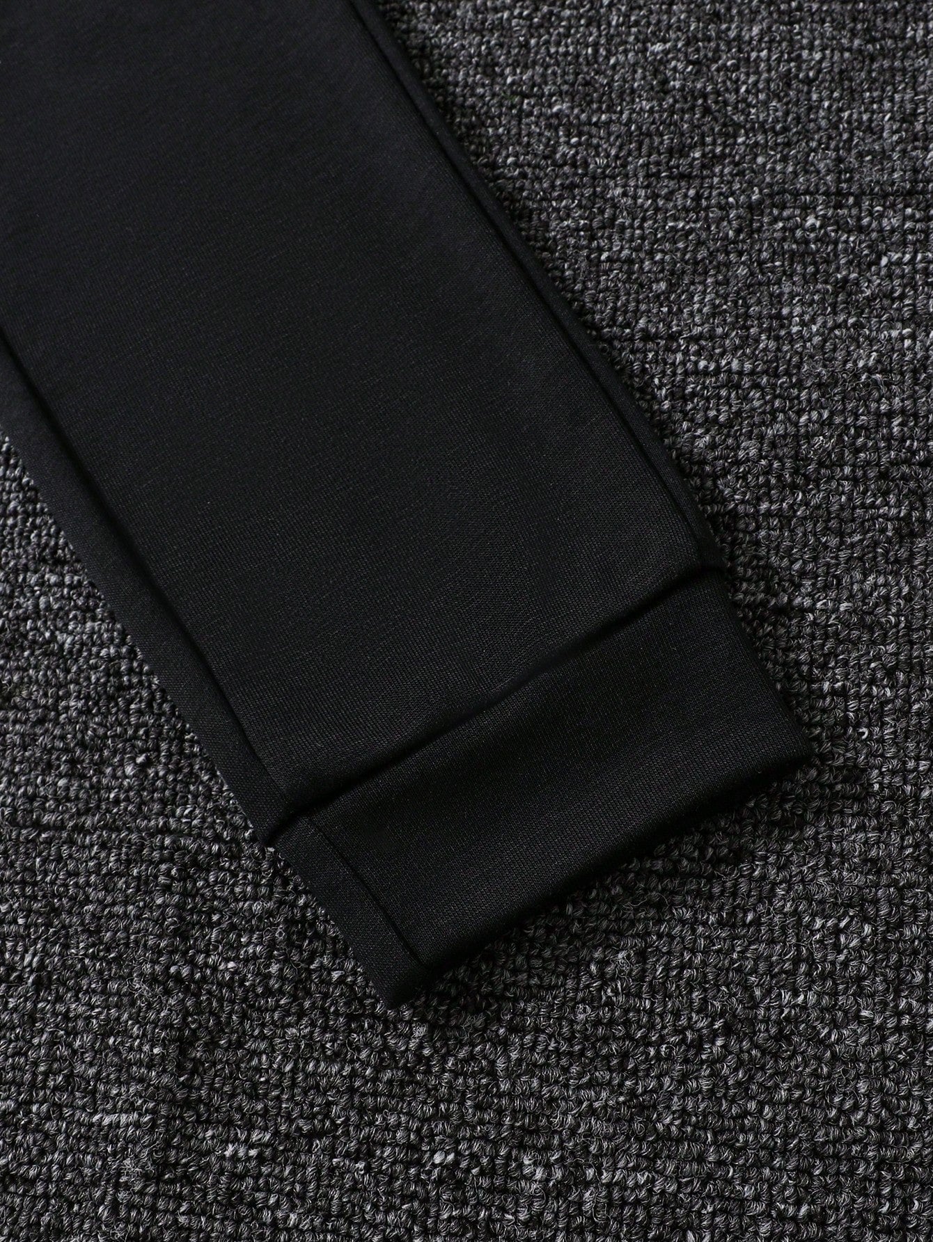 طقم عصري مكون من قطعتين للأولاد الصغار