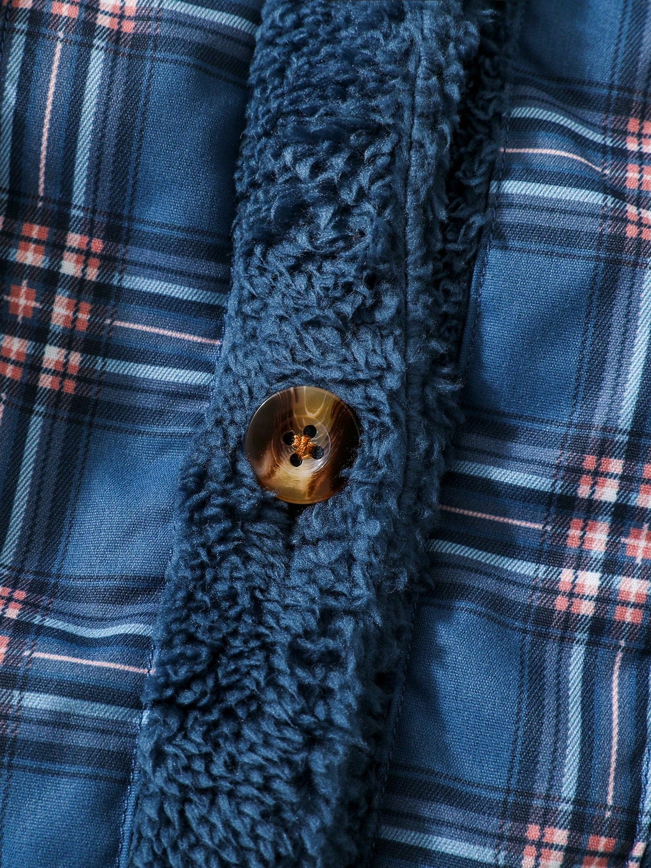 طقم عصري مكون من قطعتين للأولاد الصغار