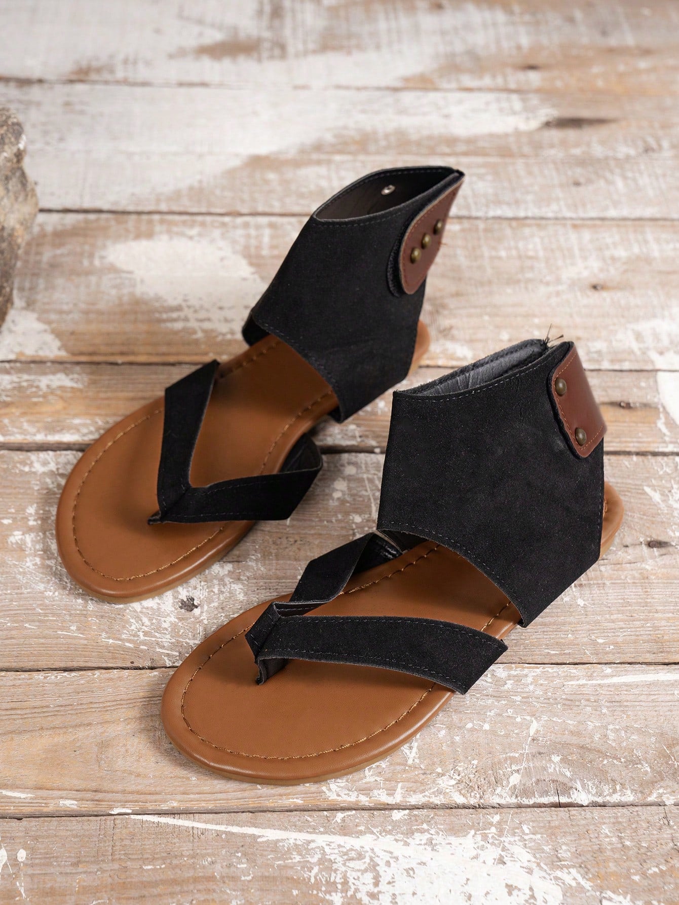 صنادل 2023 الصيف برشام كاجوال مسطح خارجي للنساء