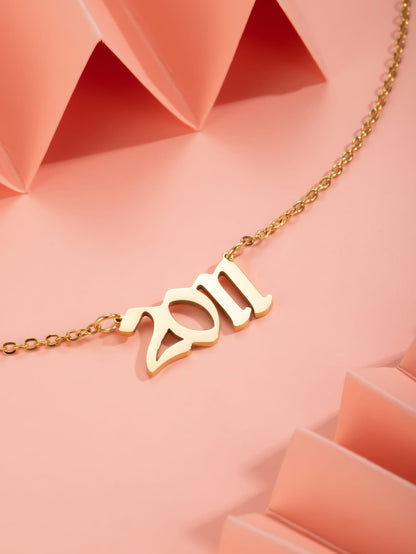 قلادة تعليقة