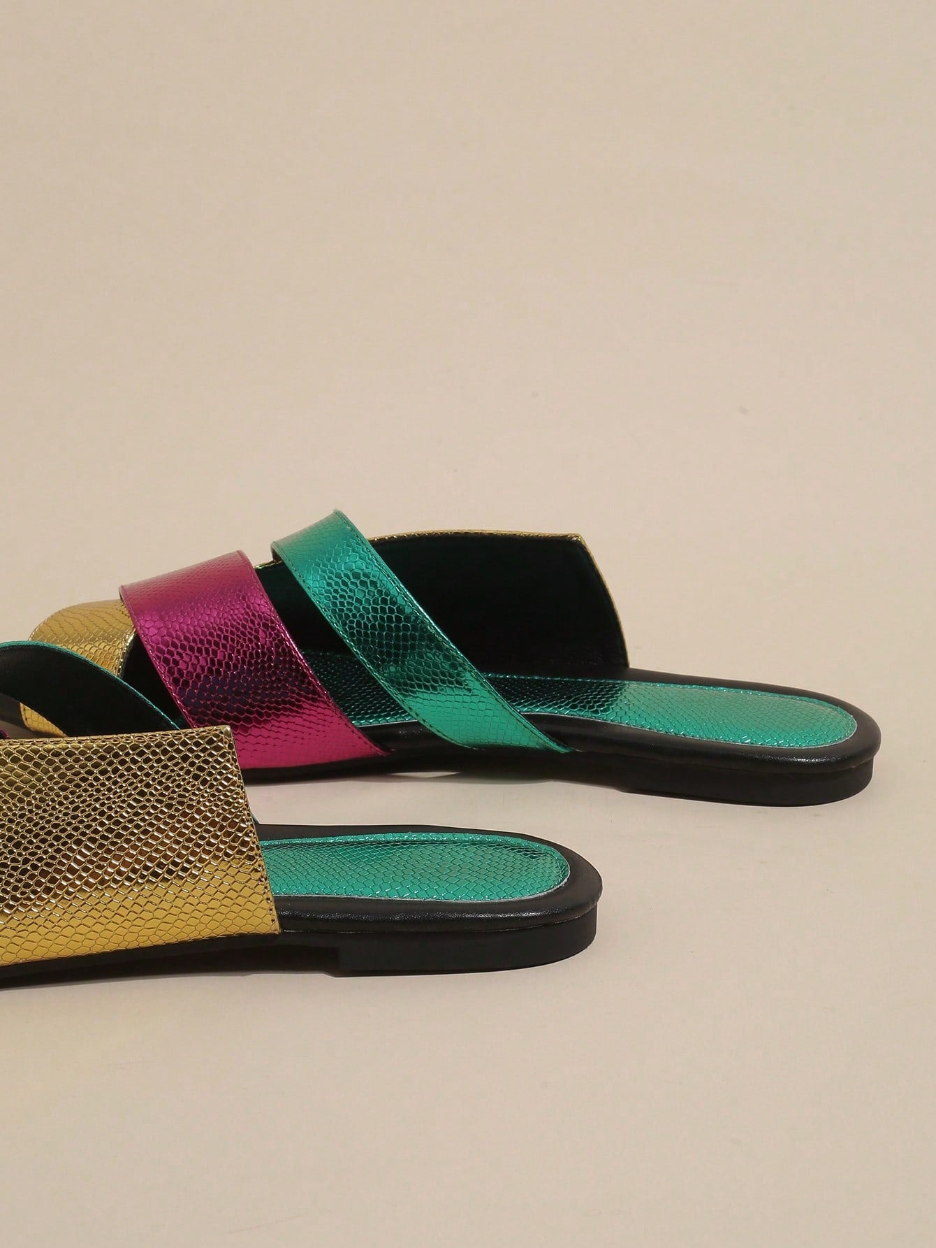 صنادل مسطحة نسائية