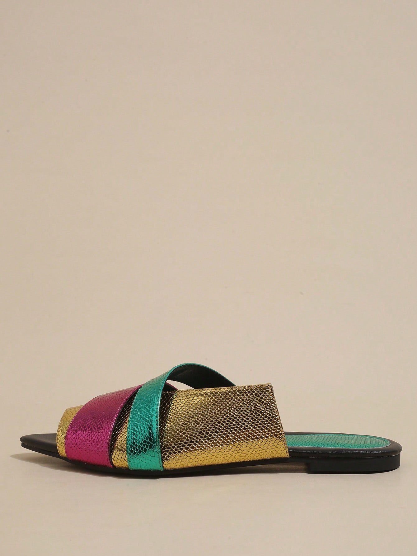 صنادل مسطحة نسائية