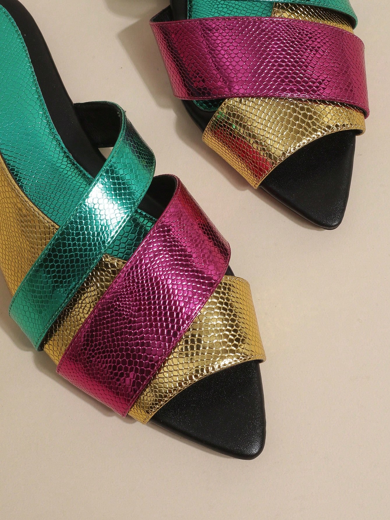 صنادل مسطحة نسائية