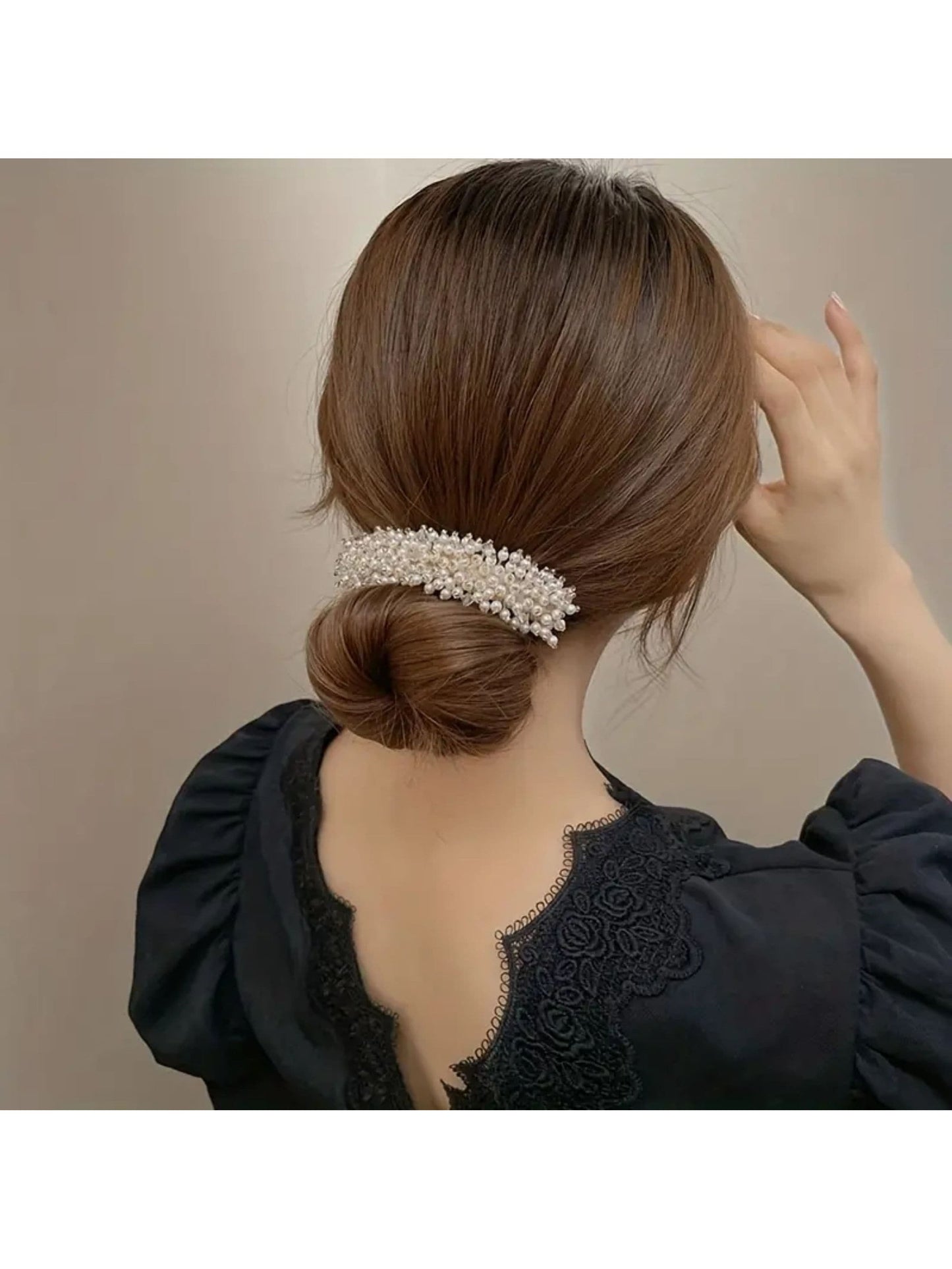 كعكة الشعر ودبوس الشعر