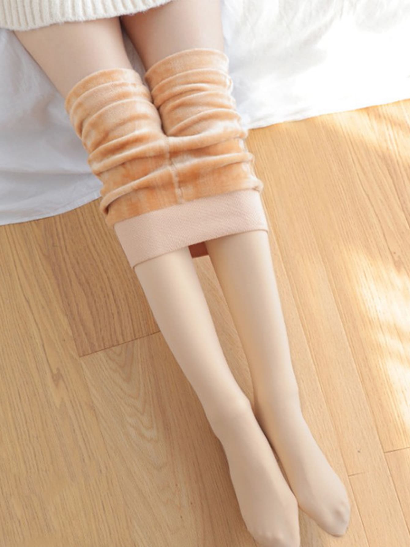 جوارب موحدة اللون زغبي