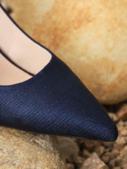 أحذية كعب عالي ذات أصابع مدببة