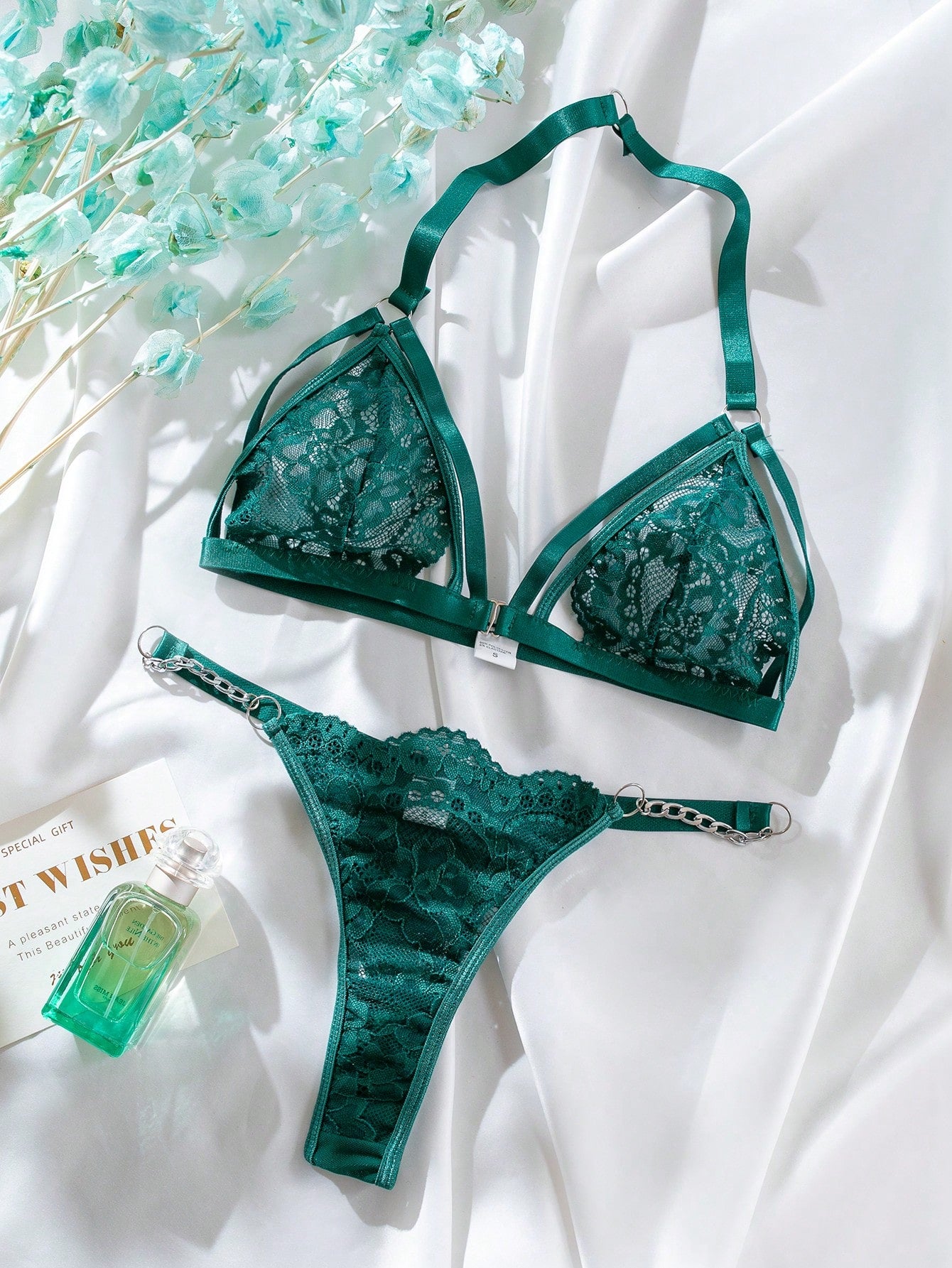 طقم ملابس داخلية دانتيل زهري اجوف