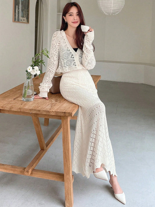 كارديجن محبوك بنقشة النقاط الصلبة وتنورة محبوكة