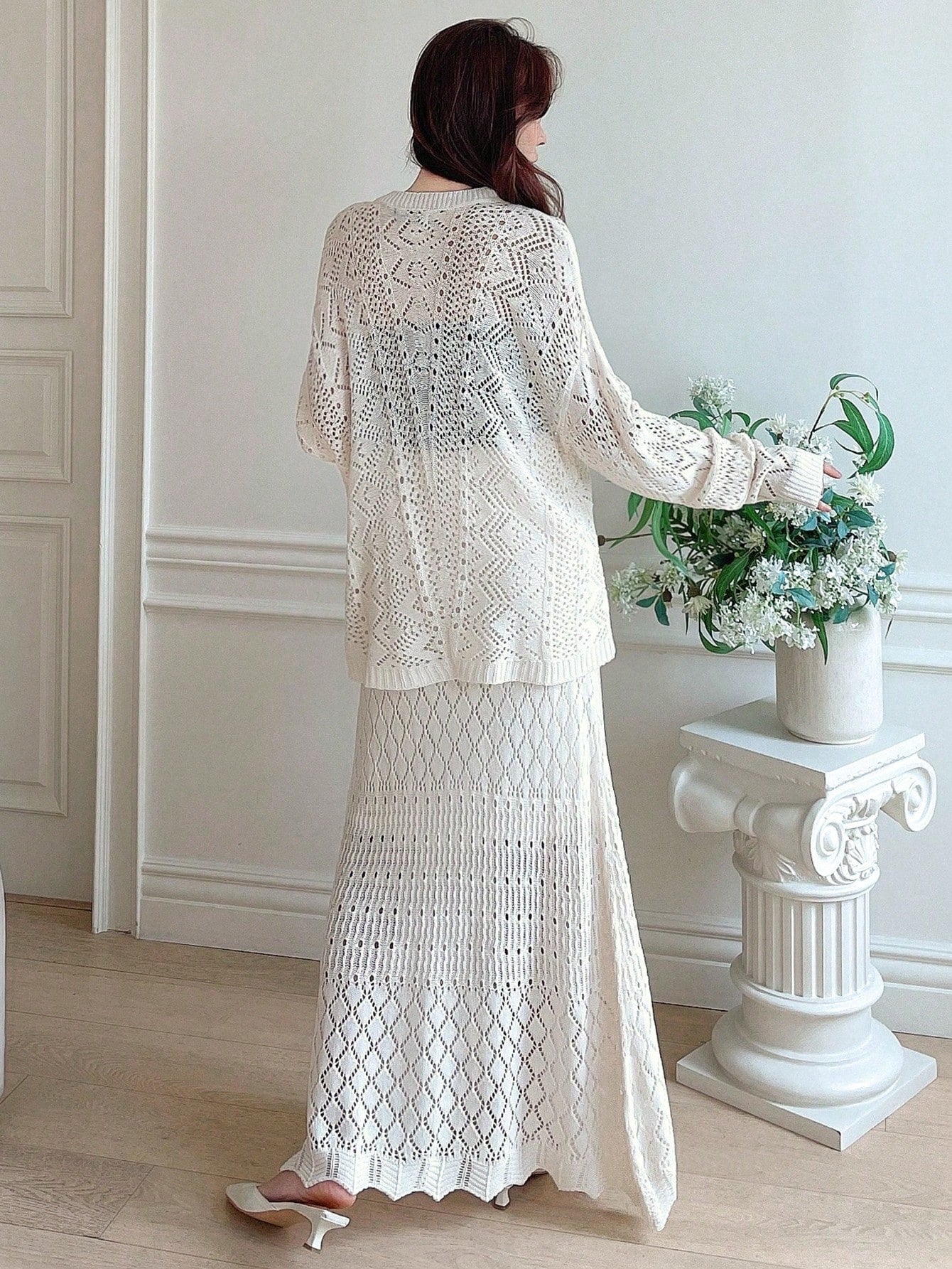 كارديجن محبوك بنقشة النقاط الصلبة وتنورة محبوكة