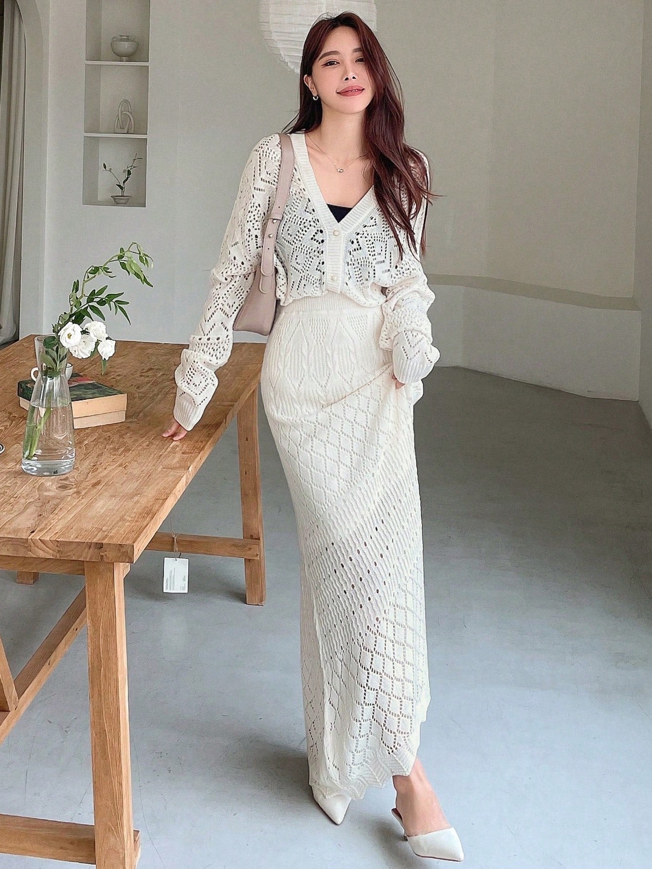 كارديجن محبوك بنقشة النقاط الصلبة وتنورة محبوكة