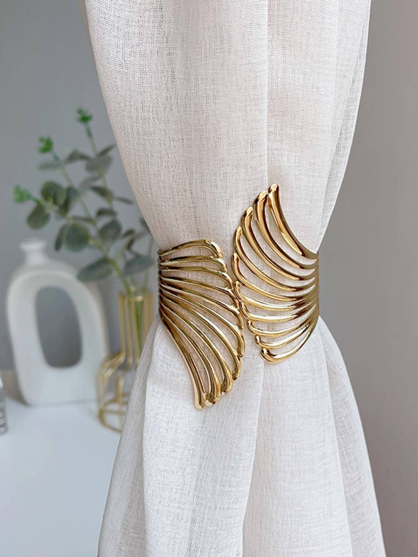 رباط للستائر بسيط وأنيق